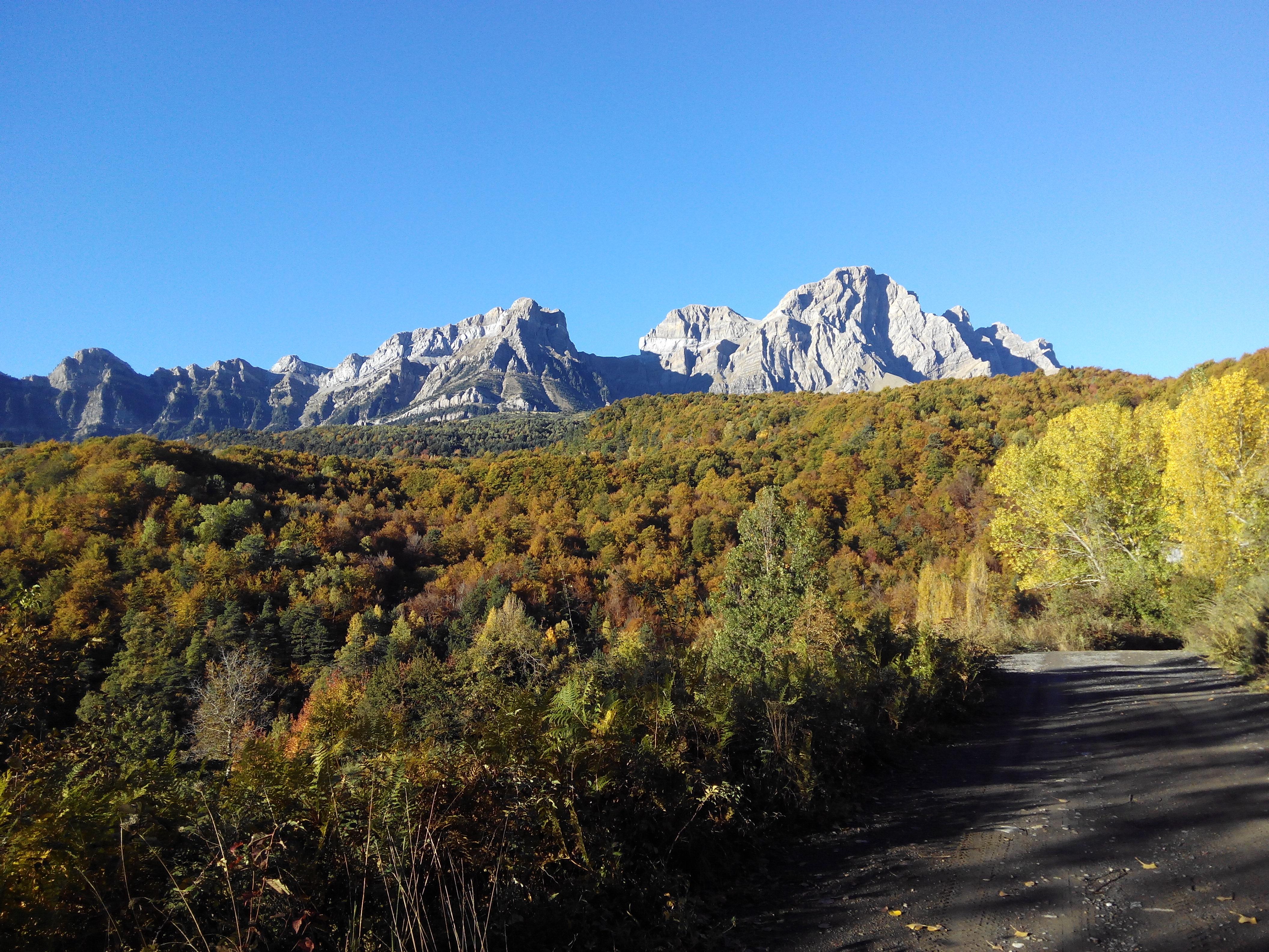 ホテル Abadia Del Pirineo トラマカスティリャ・デ・テナ エクステリア 写真