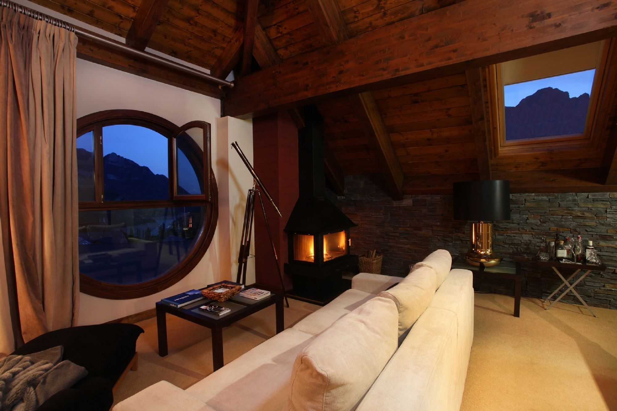 ホテル Abadia Del Pirineo トラマカスティリャ・デ・テナ エクステリア 写真